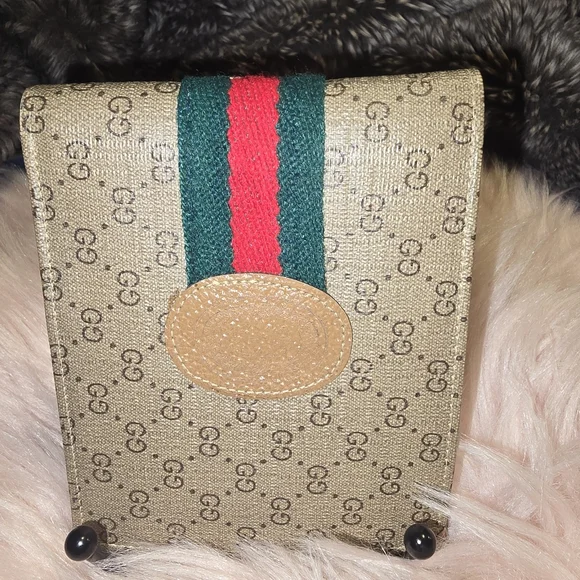 Vintage Gucci wallet or pouch featuring the iconic GG Supreme - Picture 2 of 11